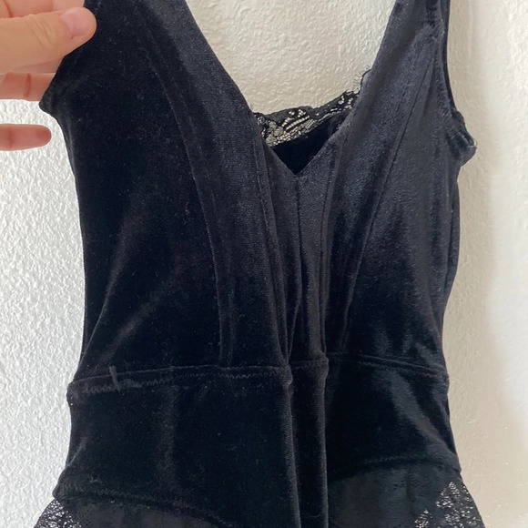 Black velvet and lace thong corset lingerie - Picture 6 of 9